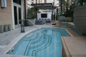 An image of a louvered roof by a pool for a patio done by Apollo