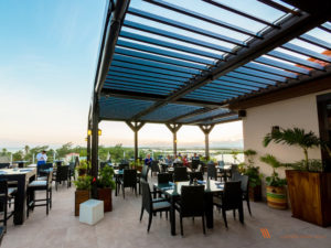 Louvered pergola for restaurants